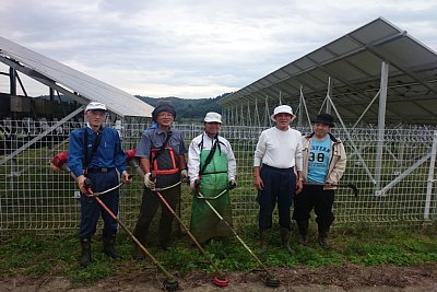 草刈修了後の記念撮影です