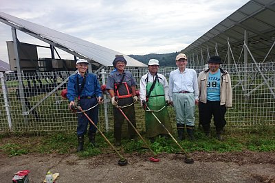草刈修了後の記念撮影です