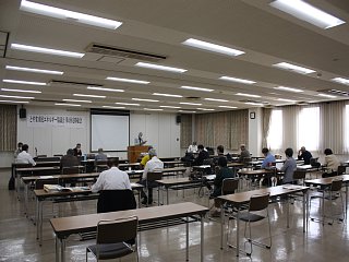 総会には21人の会員が参加